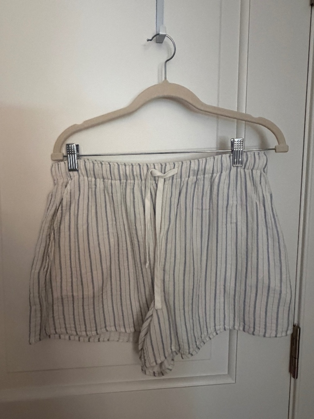 Aritzia airplush cotton Sail shorts